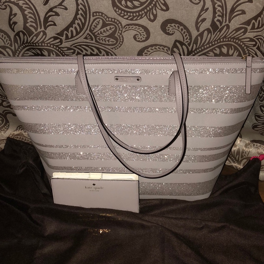 Lg Kate Spade tote w/ matching wallet